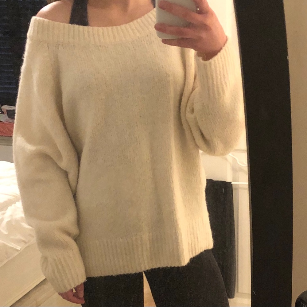 VS sweater